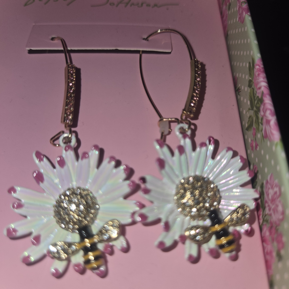 Betsey Johnson Daisy and Bee Drop Earrings - Pink & White - Picture 2 of 3